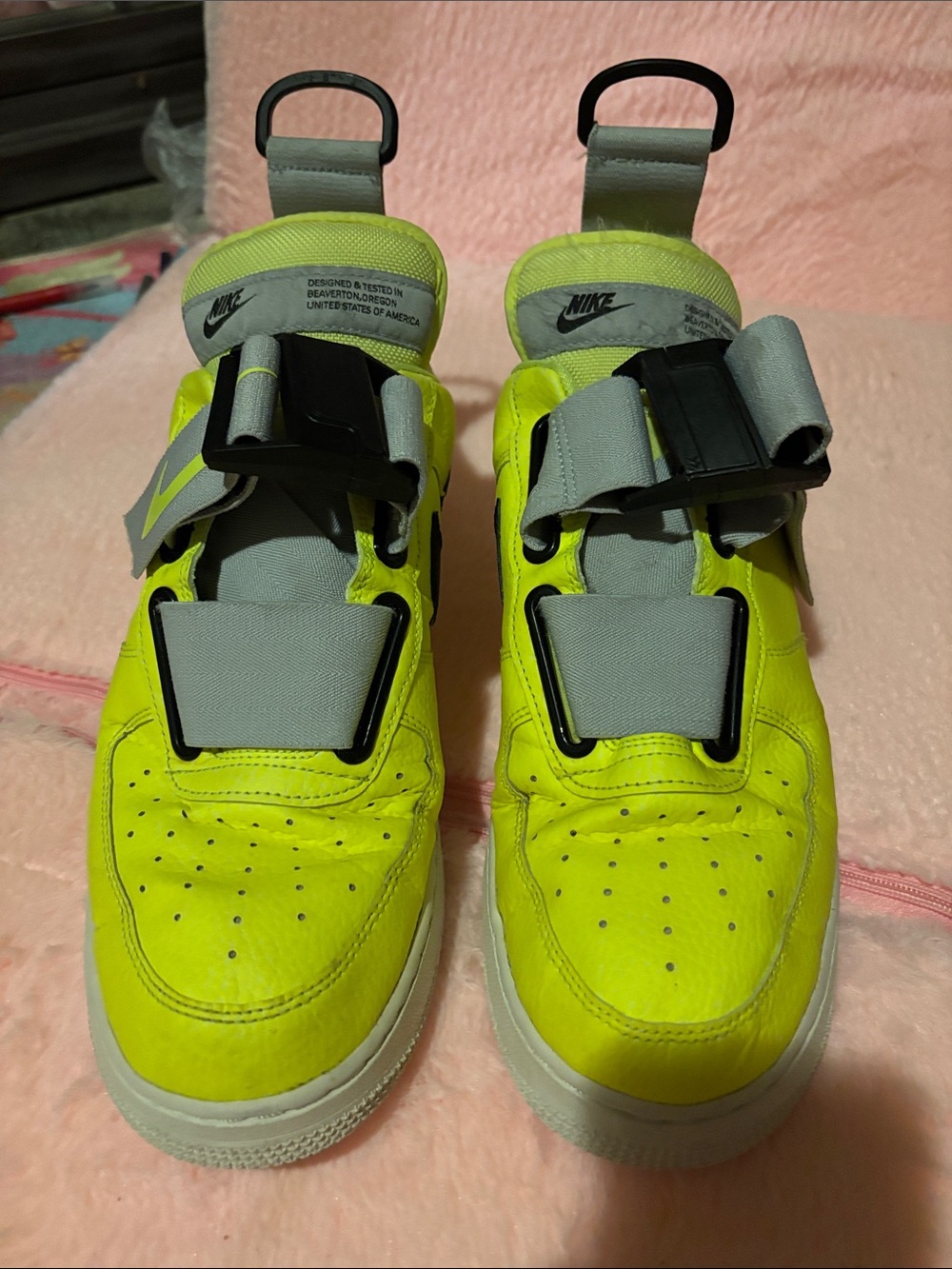 Nike Men's AF1 Utility.
Color Volt Nike Neon Yellow High-Top Strap Sneakers